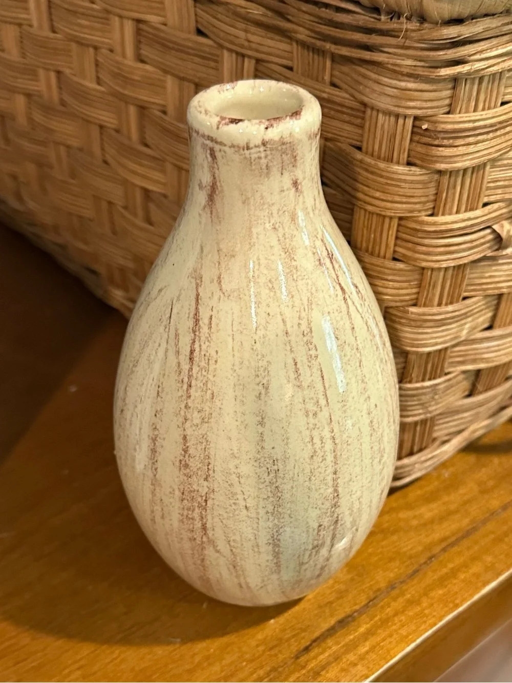 Wood grain ceramic vase or object • pottery